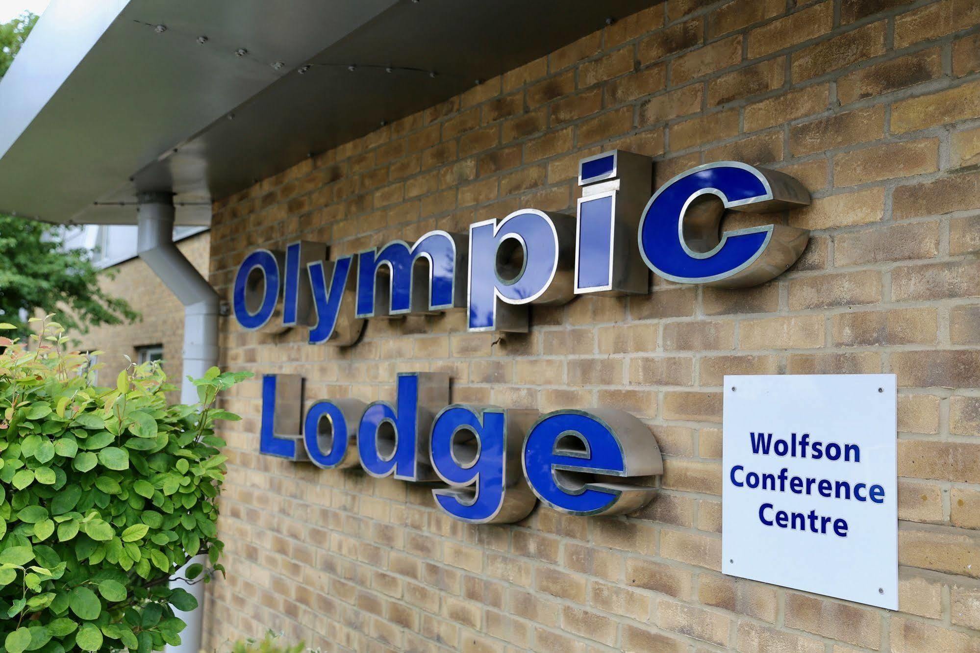 איילסברי The Olympic Lodge מראה חיצוני תמונה